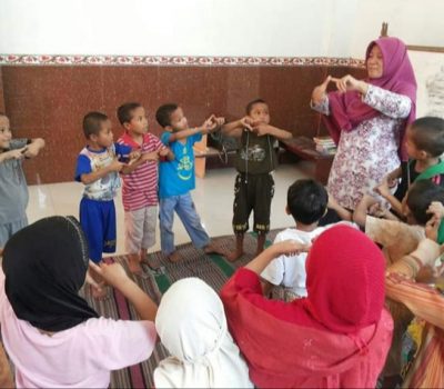 Ibu Adalah Sekolah Pertama Bagi Anak-Anaknya