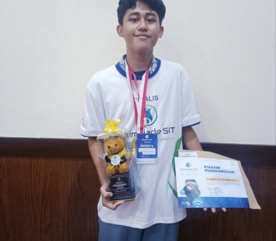 Moch. Dava Fabian Dari SMAIT Al Uswah Juara 1 Lomba Desain Grafis