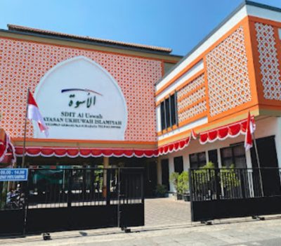 Ciptakan Sadar Hidup Sehat SDIT Al Uswah Surabaya Adakan Cek Kesehatan bagi Guru dan Karyawan