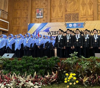 Wisuda Purnawidya SMPIT Al Uswah Surabaya 3 Siswa Hafal Al Qur’an