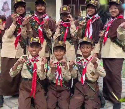 8 Siswa SDIT Al Uswah Surabaya Dilantik Menjadi Pramuka Siaga Garuda