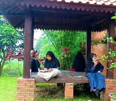 Qur’an Camp SMAIT Al Uswah Surabaya Ziyadah Hafalan di Alam Terbuka