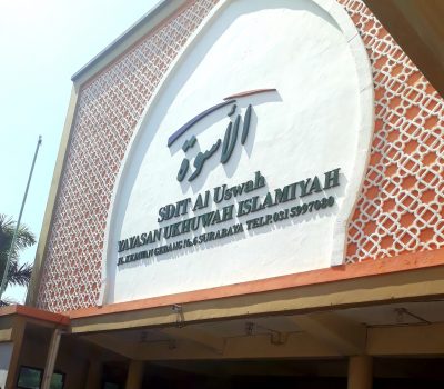 Guru & Karyawan Star Of The Month SDIT Al Uswah Surabaya bulan Mei 2025