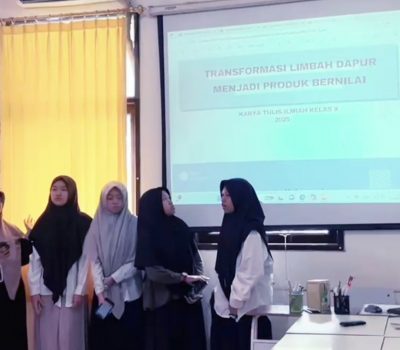Para Pemenang Pekan Raya Karya Tulis Ilmiah SMAIT Al Uswah Surabaya 2025