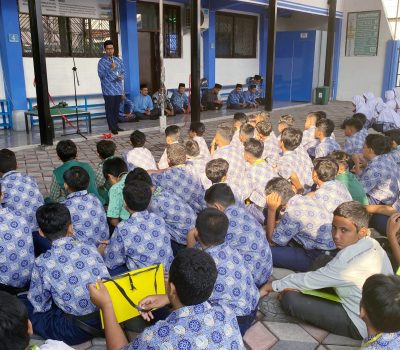 Pengalaman Pertama Siswa Baru SMPIT Al Uswah Surabaya Masuk Sekolah