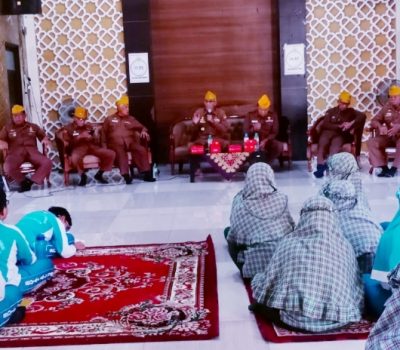 Tanamkan JSN 45, Veteran Beri Semangat & Kisah Perjuangan di SDIT Al Uswah Surabaya