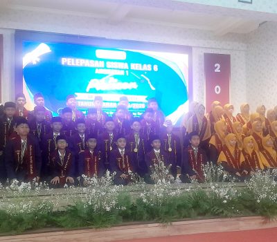 Pelepasan The Pioneer Kelas 6 SD Al Uswah 2 Surabaya Angkatan Pertama
