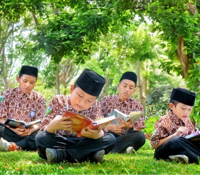 44 Siswa Al Uswah Surabaya Raih Beasiswa Penghafal Kitab Suci Diknas Surabaya