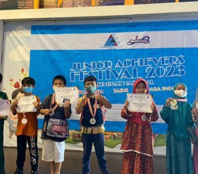 Tujuh Siswa SD Al Uswah 2 Raih Juara kompetisi Junior Achievers Festival 2023 di Transmart