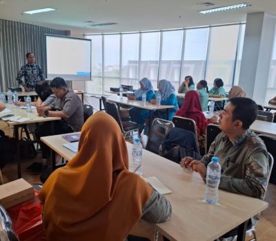 Kepala SD Al Uswah 2 Surabaya Mengisi Upgrading Pimpinan Sekolah di SD Chung Chung
