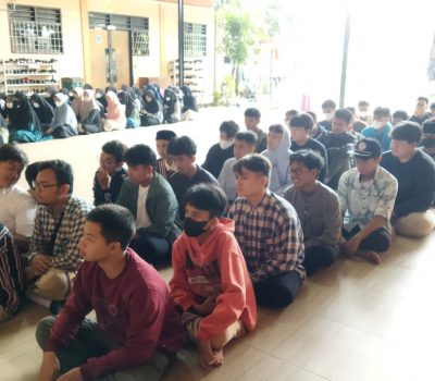 SMAIT Al Uswah Adakan Program Kerja Nyata Siswa Di Lamongan Dan Gresik