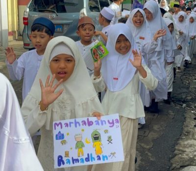 Sambut Ramadhan, 495 “Duta Kebaikan” SDIT Al Uswah Surabaya Ramaikan Kawasan Surabaya Timur
