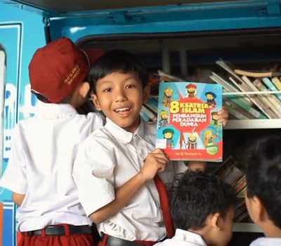 Keseruan Literasi Bersama Perpustakaan Keliling di SDIT Al Uswah Surabaya