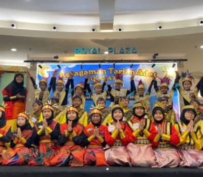 Lewat KARATE Siswa 4 SDIT Al Uswah Surabaya Memahami Indonesia Lewat Gerak Tari