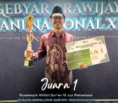 Pembina Asrama Putra SMAIT Al Uswah Surabaya Juara 1 MHQ 10 Juz Gebyar Brawijaya Qur’ani Nasional