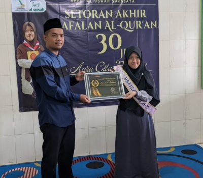 Dibalik Kesuksesan Hafidzah Pertama SMPIT Al Uswah Surabaya