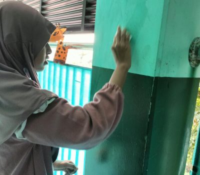 Jumat Bersih “Sekolahku Bebas Coretan”, Siswa SDIT Al Uswah Surabaya Bergerak Bersama Menjaga Lingkungan