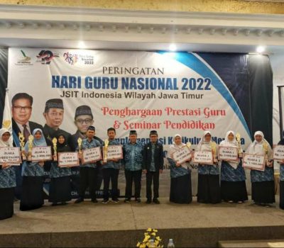 Guru-Guru Al Uswah Surabaya Raih Juara Pembuatan Video Pembelajaran