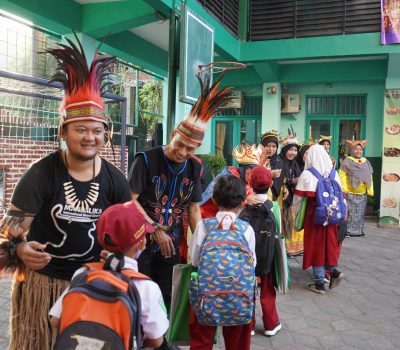 Semarak Wonderful Indonesia Sambut Siswa di Hari Pertama Masuk Sekolah