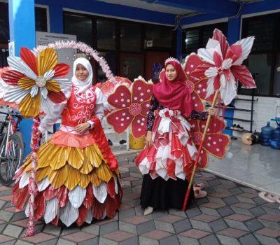 Lomba Best Costume SMPIT Al Uswah Surabaya Anggun dalam Karya Indah dalam Adab