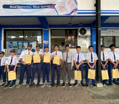 Pacu Prestasi Akademik Siswa SMPIT Al Uswah Surabaya Beri Penghargaan TOP 5
